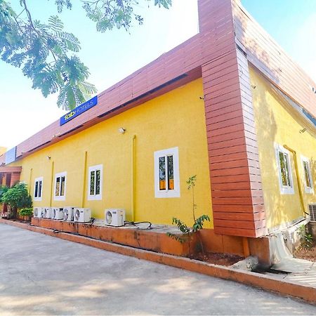Fabexpress Airport Stay Inn - Nr Hyderabad International Airport, Shamshabad Екстер'єр фото