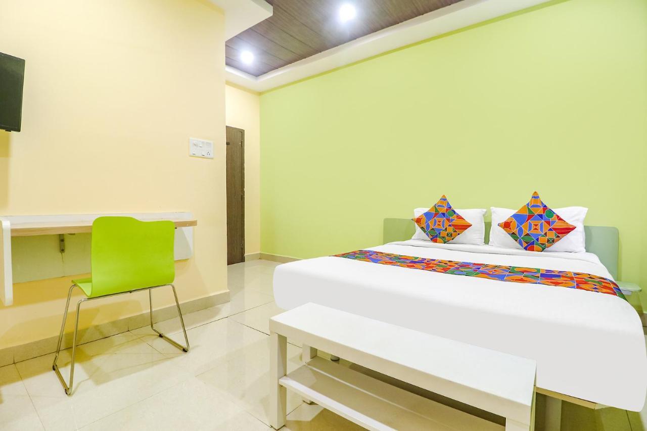 Fabexpress Airport Stay Inn - Nr Hyderabad International Airport, Shamshabad Екстер'єр фото