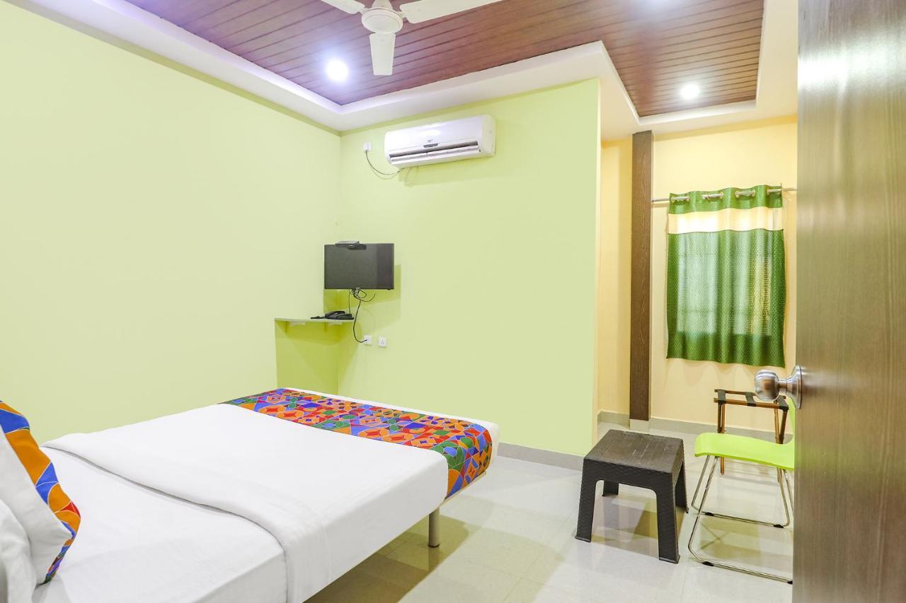 Fabexpress Airport Stay Inn - Nr Hyderabad International Airport, Shamshabad Екстер'єр фото